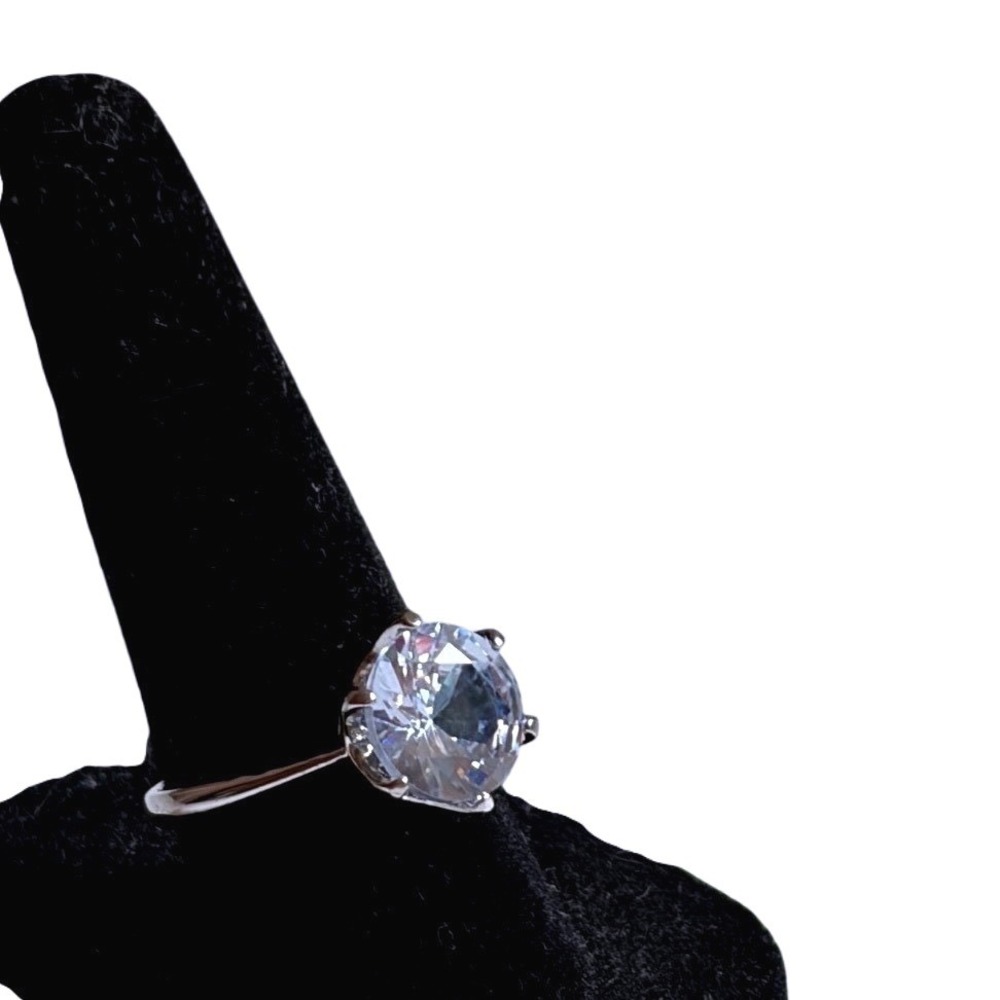 Silver‎ Tone Round Cut Solitaire Ring Six Prongs SZ 7 Clear Light Blue Stone